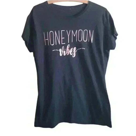 Honeymoon vibes short sleeve Scoopneck black t-shirt Graphic Tee - Picture 7 of 7